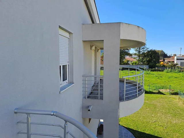 Family home in a private and peaceful setting